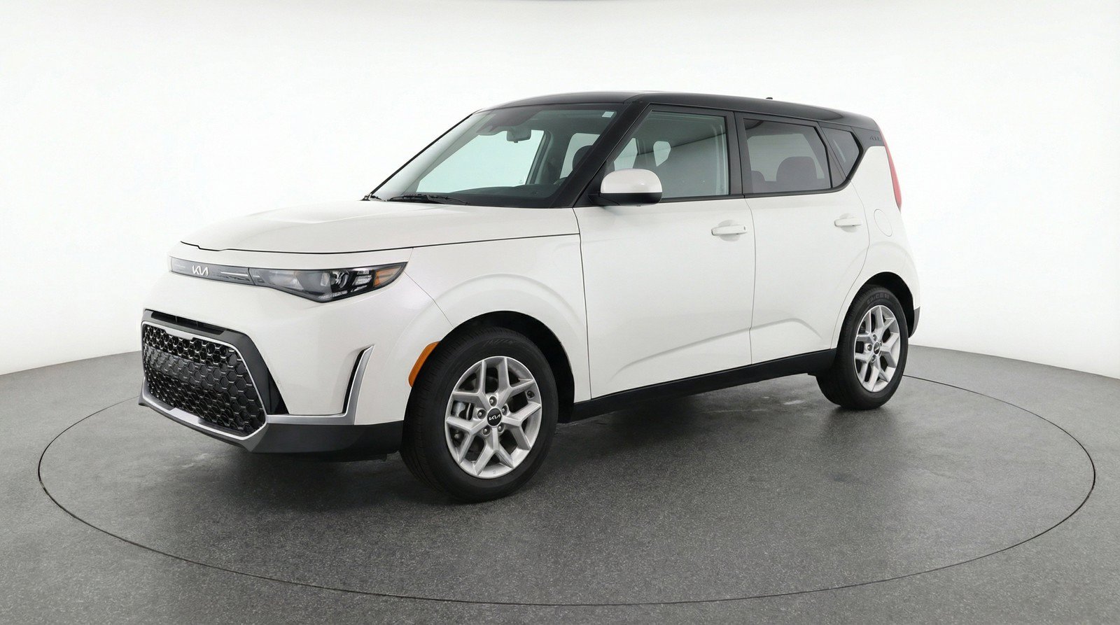 Used 2025 Kia Soul LX w/ LX Technology Package FWD image 3