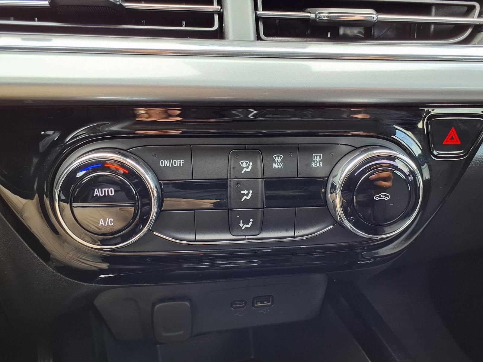 Used 2025 Chevrolet Trax LT FWD image 20