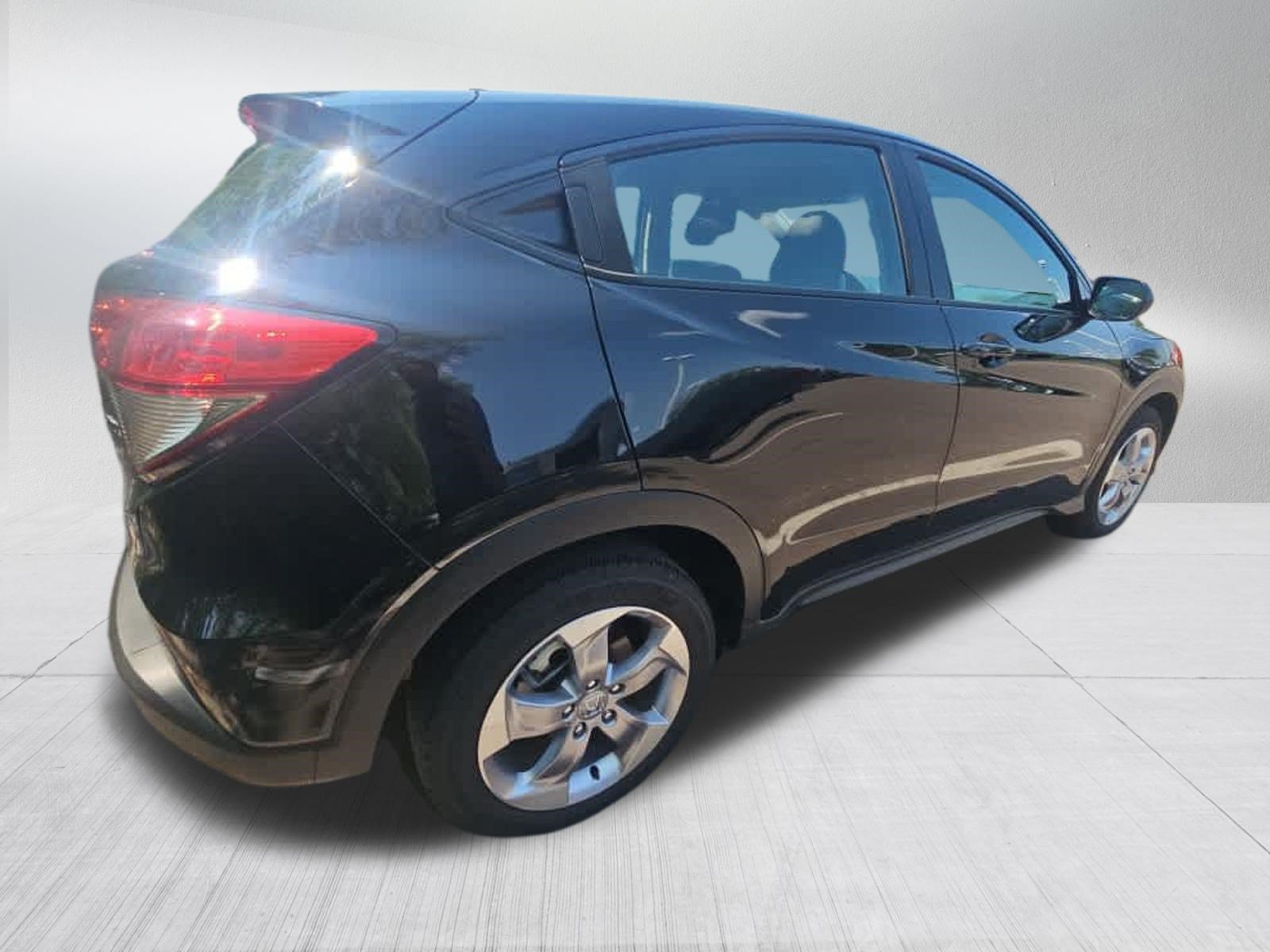 Certified 2021 Honda HR-V LX image 4