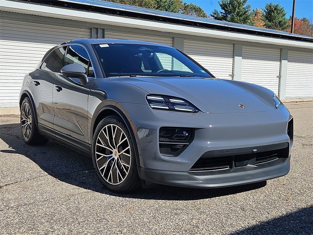 Certified 2025 Porsche Macan 4 Electric image 9