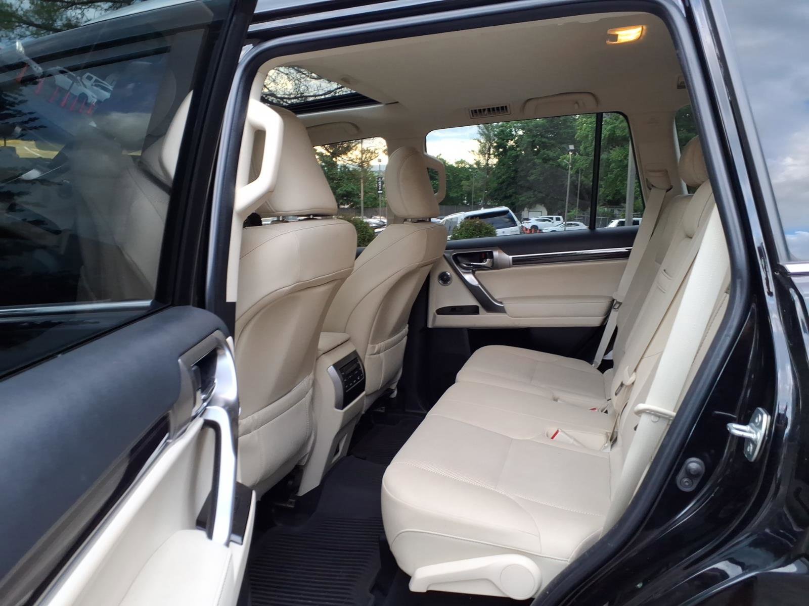 Certified 2022 Lexus GX 460 Premium w/ Premium Plus Package AWD/4WD image 13