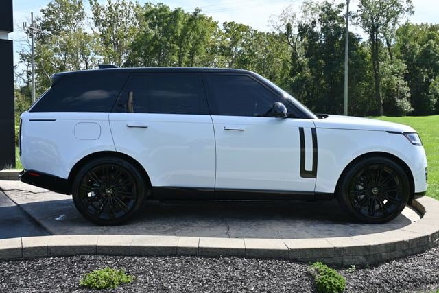 Used 2025 Land Rover Range Rover SE AWD/4WD image 4
