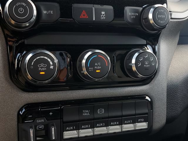 New 2025 RAM 5500 Tradesman AWD/4WD image 32