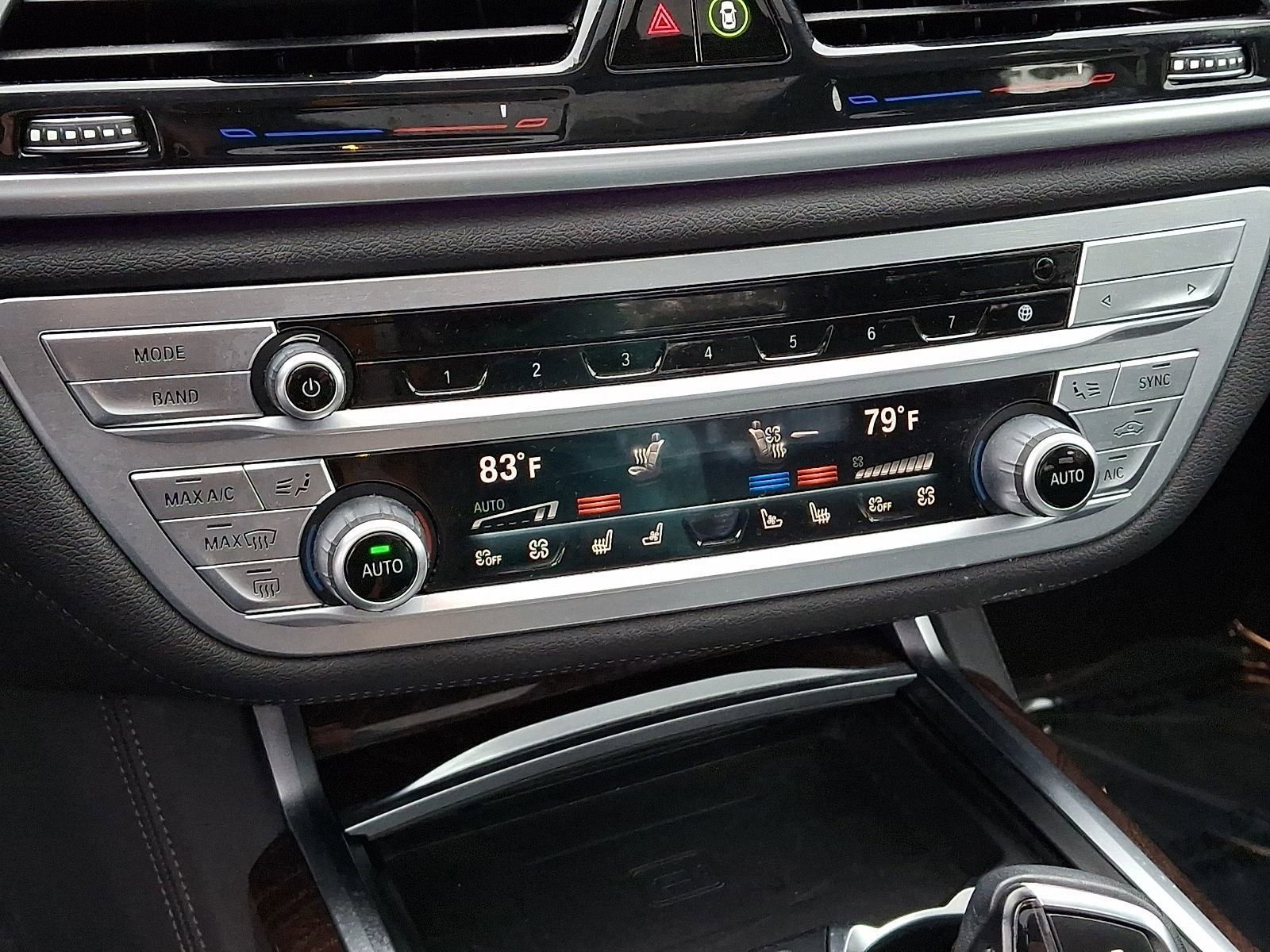 Used 2022 BMW 750i xDrive w/ M Sport Package image 17