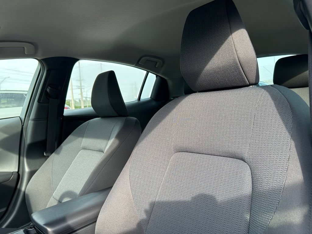 Used 2025 Toyota Prius LE FWD image 17