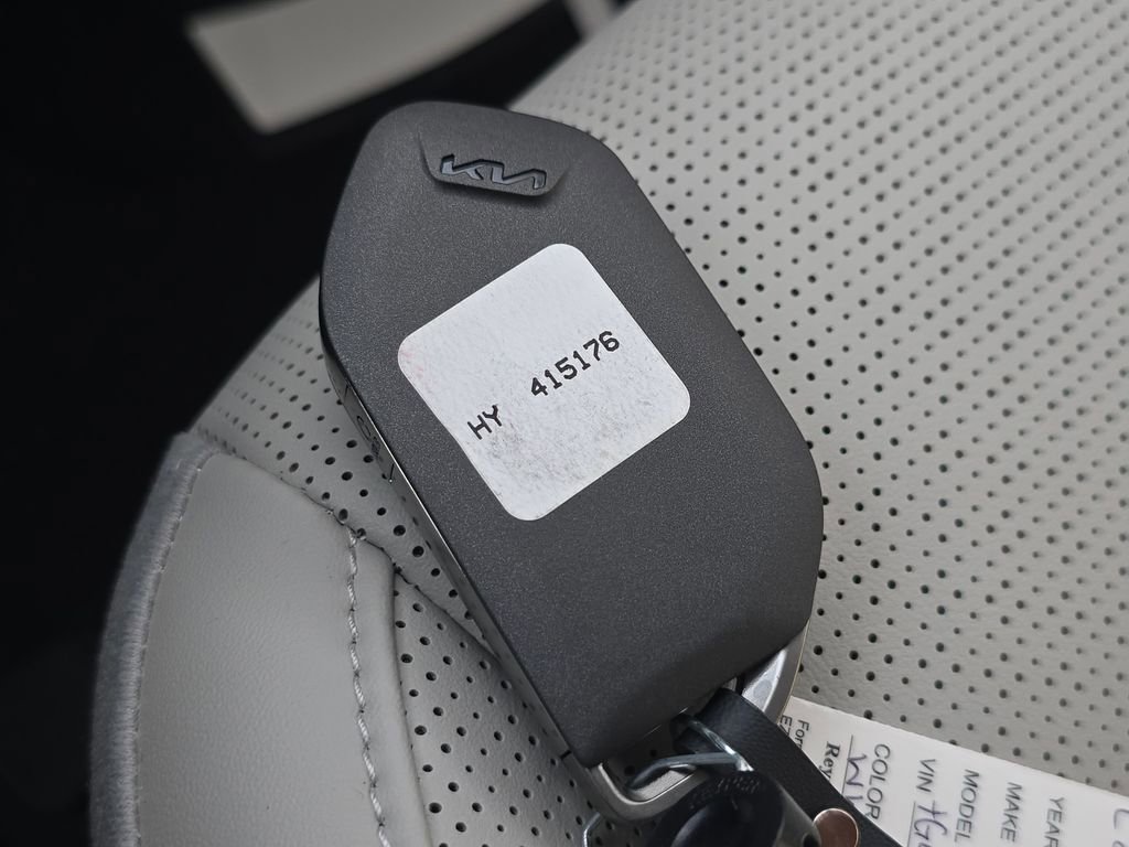 New 2026 Kia Sorento S w/ S Panoramic Sunroof Package image 32