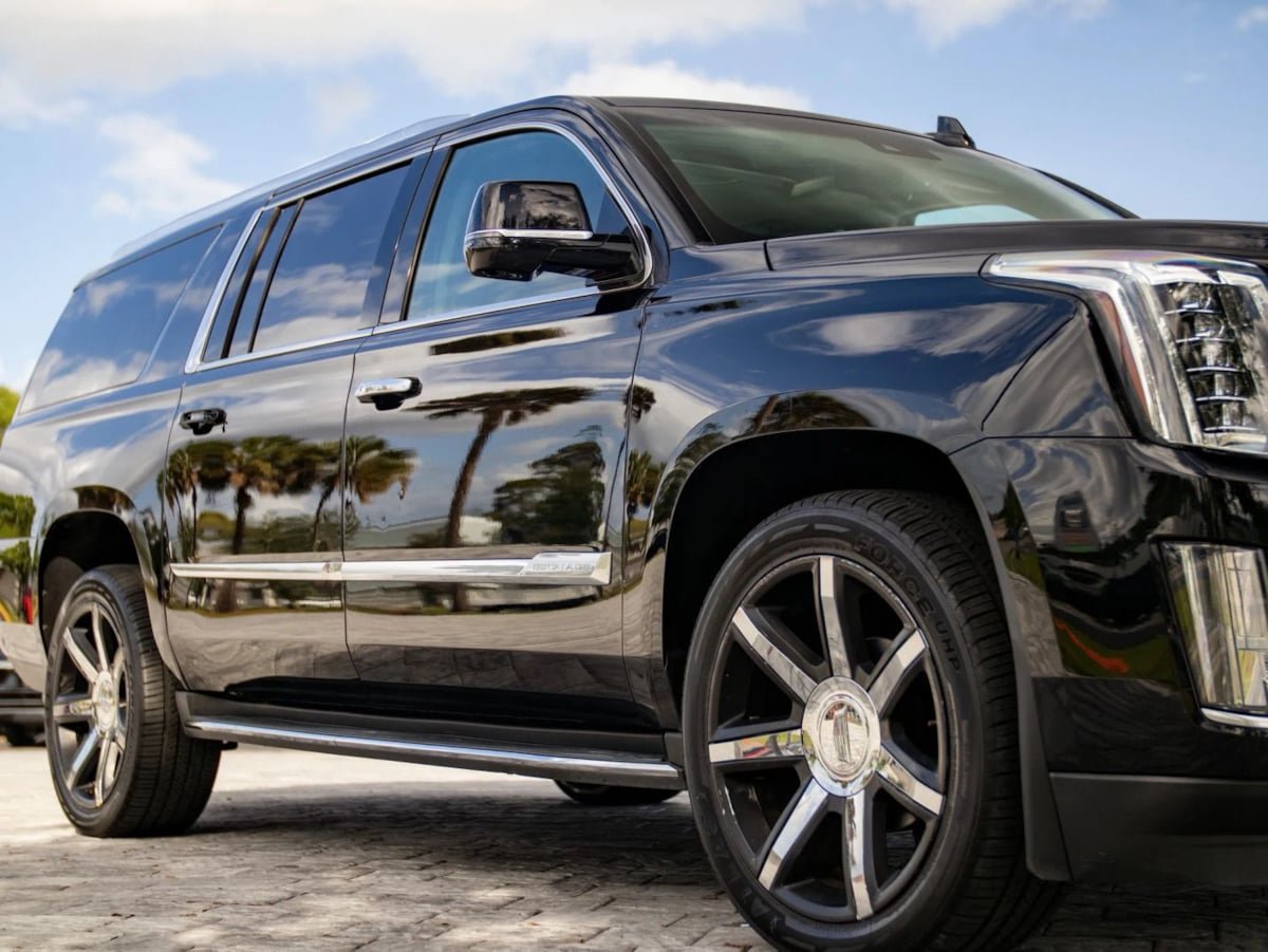 Used 2016 Cadillac Escalade ESV Luxury AWD/4WD image 4