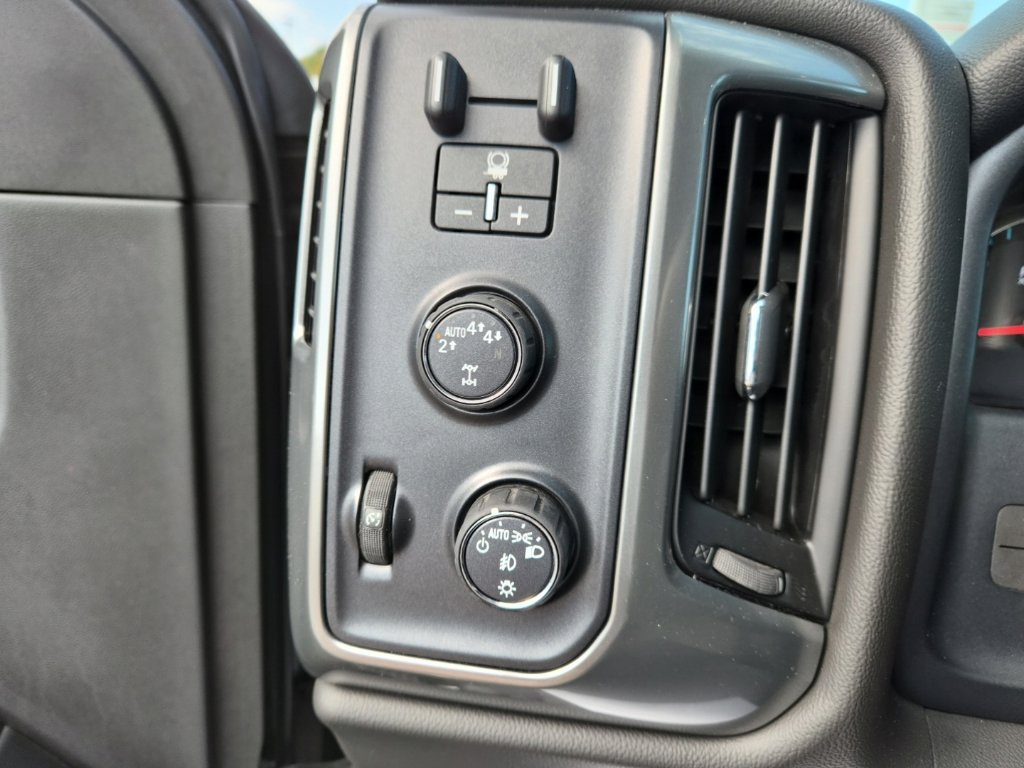 Used 2018 Chevrolet Silverado 1500 LT w/ All Star Edition AWD/4WD image 36