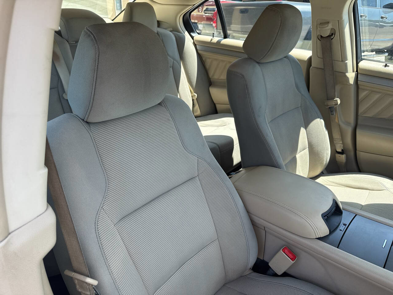 Used 2017 Ford Taurus SEL image 18