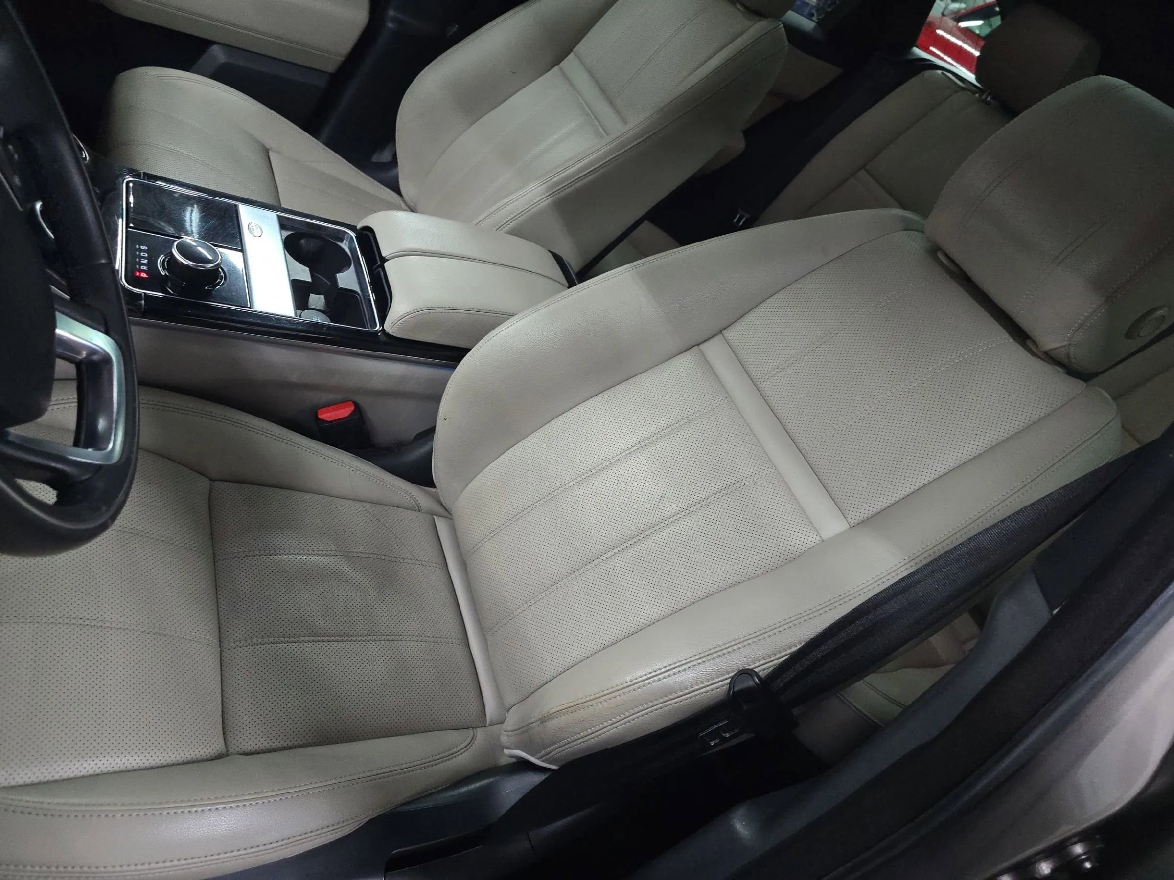 Used 2018 Land Rover Range Rover Velar R-Dynamic SE image 34