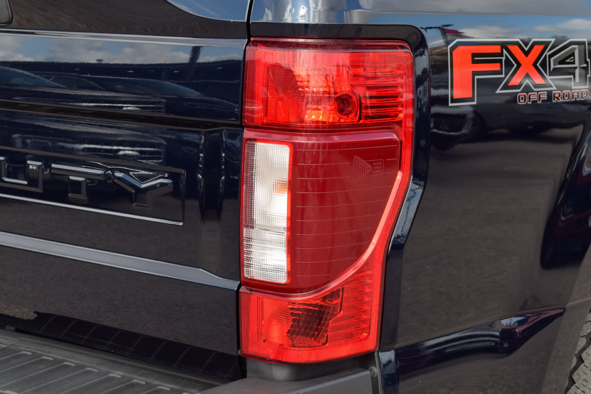 Used 2022 Ford F250 XLT w/ XLT Premium Package AWD/4WD image 19