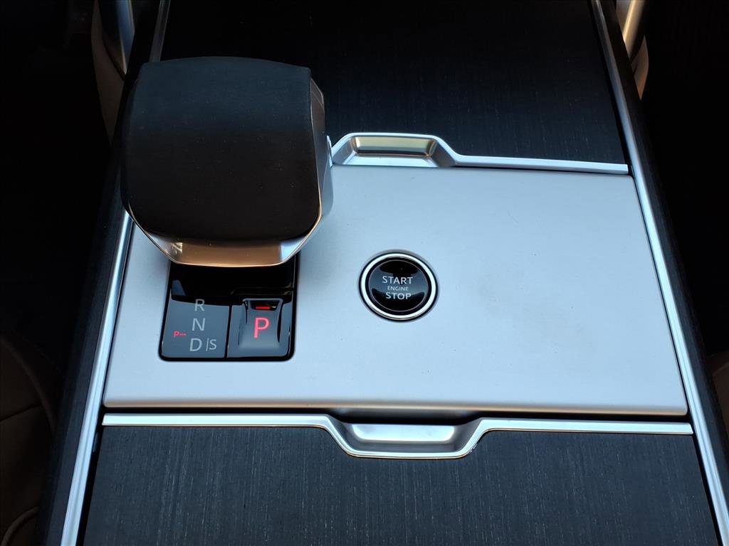 New 2026 Land Rover Range Rover SE image 13