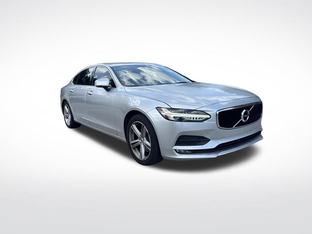 Used 2018 Volvo S90 T5 Momentum FWD image 2