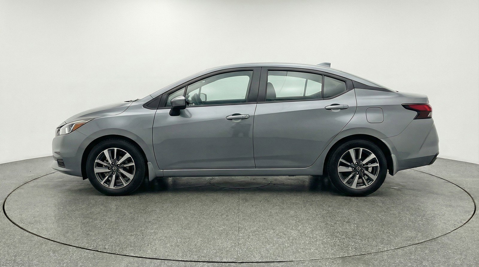 Used 2025 Nissan Versa SV FWD image 5