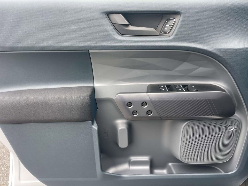 New 2025 Ford Maverick XL image 19