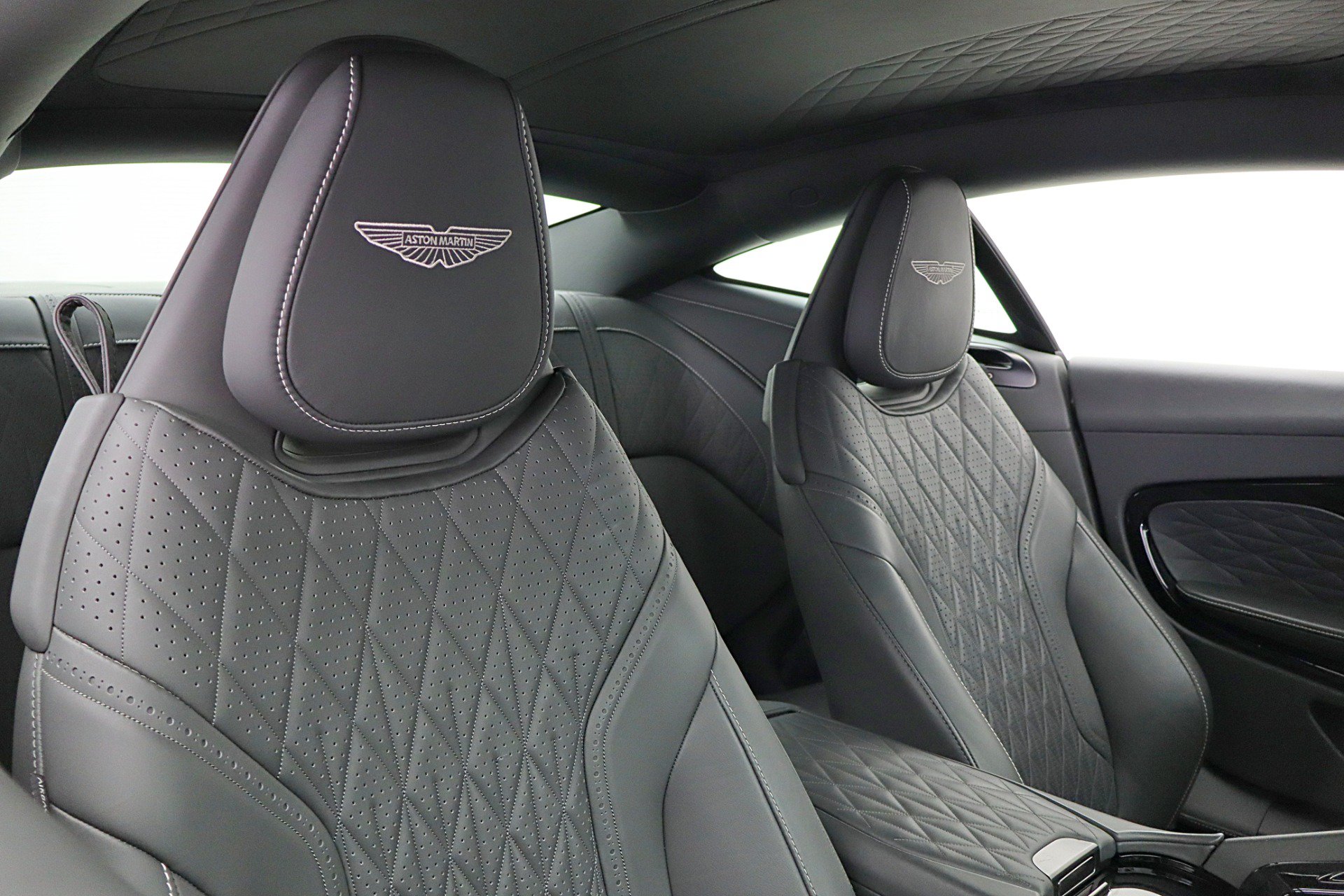 Used 2024 Aston Martin DB12 Coupe RWD image 28