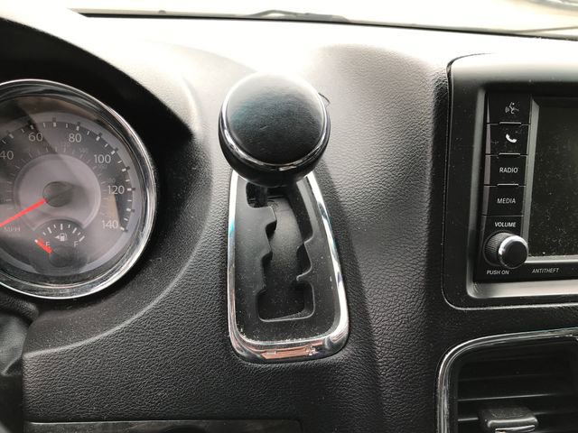 Used 2014 Chrysler Town & Country Touring w/ Driver Convenience Group image 7