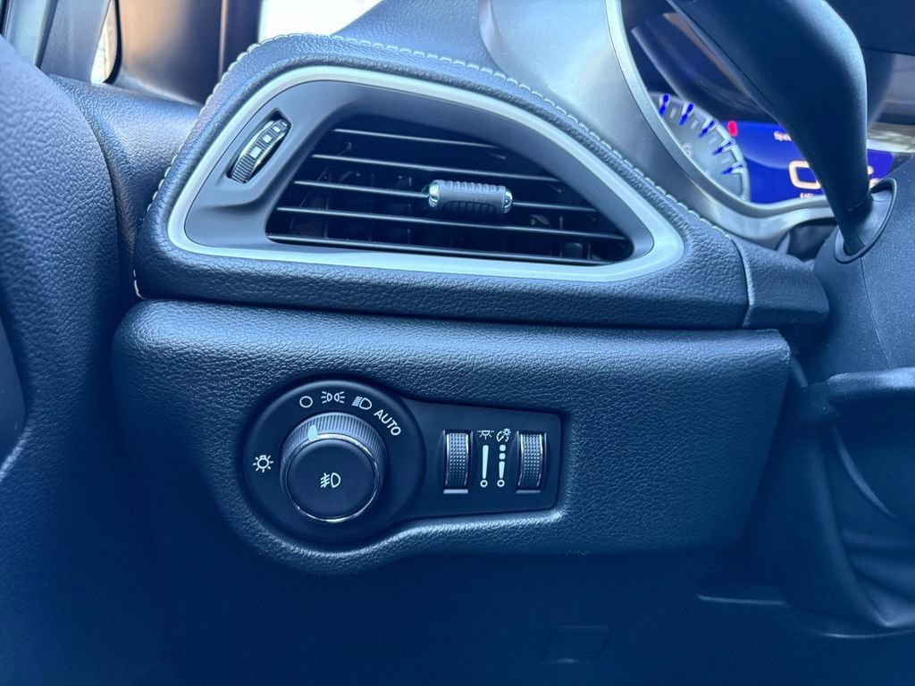 New 2026 Chrysler Pacifica Select image 4