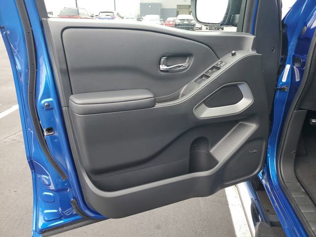 Used 2025 Nissan Frontier SL image 40