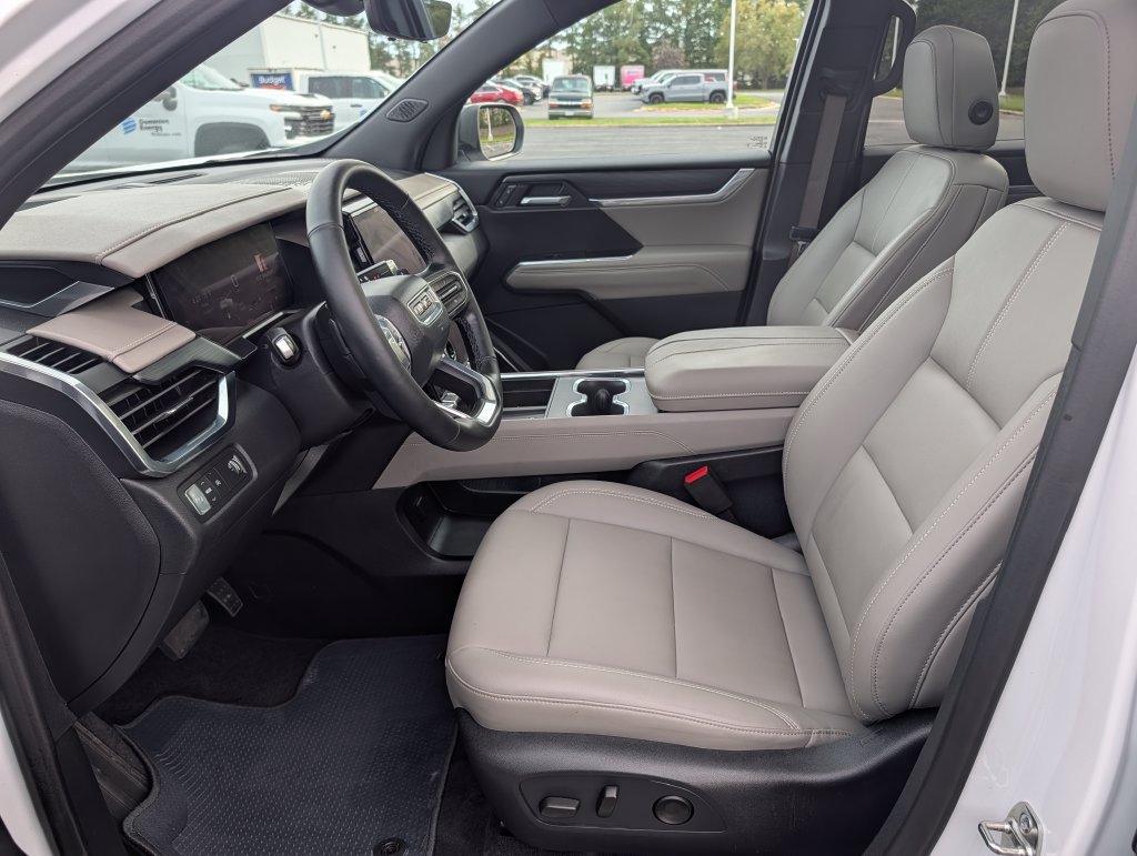Used 2026 GMC Acadia Elevation w/ Elevation Premium Package FWD image 19