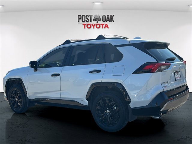 Used 2024 Toyota RAV4 SE w/ Convenience Package image 5