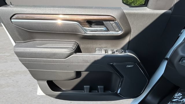 Used 2025 Chevrolet Silverado 1500 LT Trail Boss w/ Convenience Package II AWD/4WD image 17