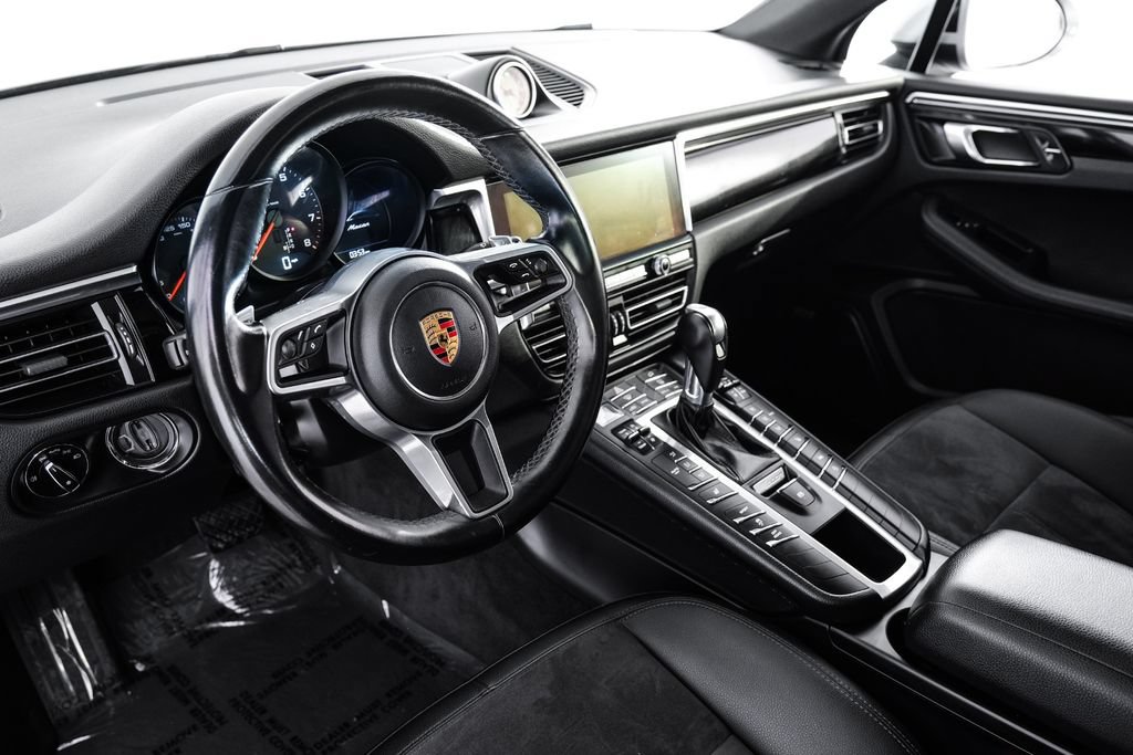 Used 2019 Porsche Macan w/ Premium Package AWD/4WD image 2