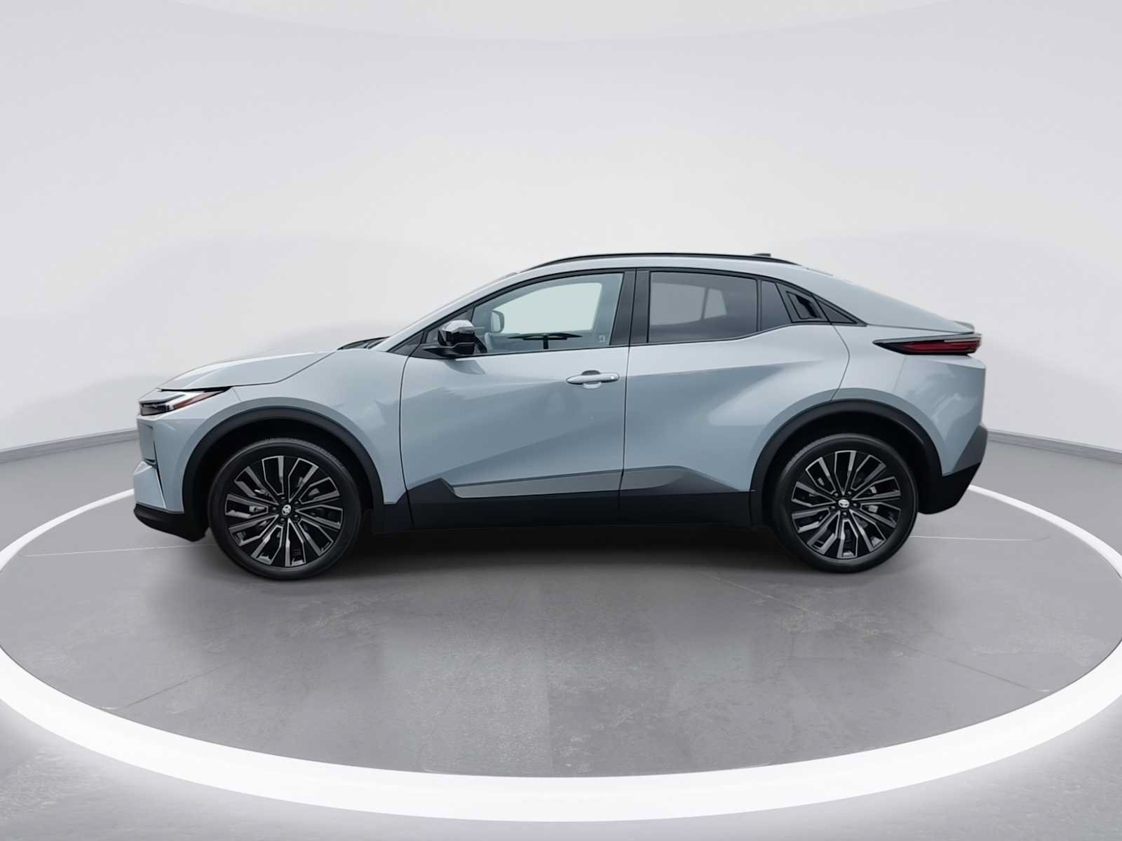 Used 2026 Toyota C-HR AWD/4WD image 5