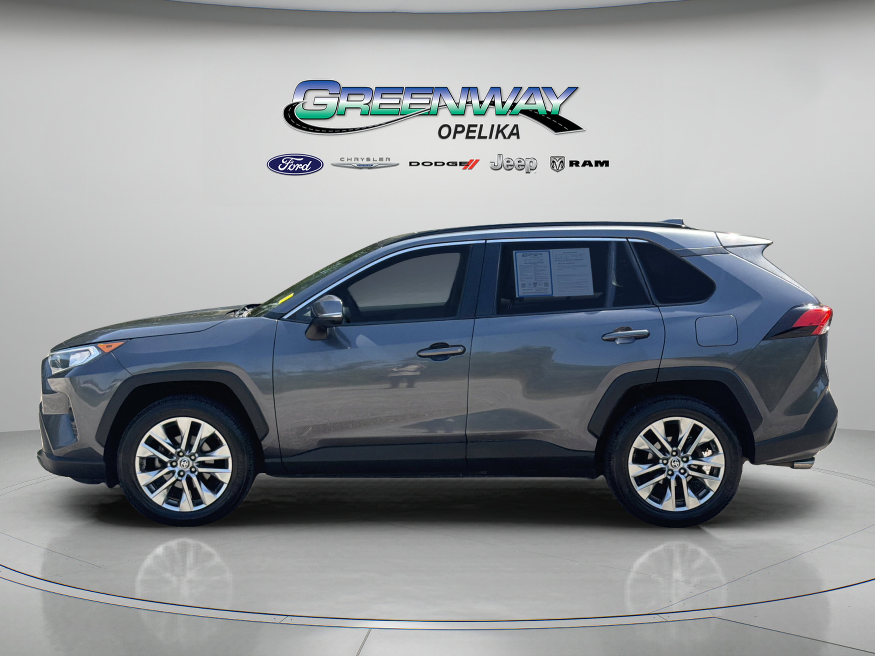 Used 2019 Toyota RAV4 XLE Premium FWD image 4