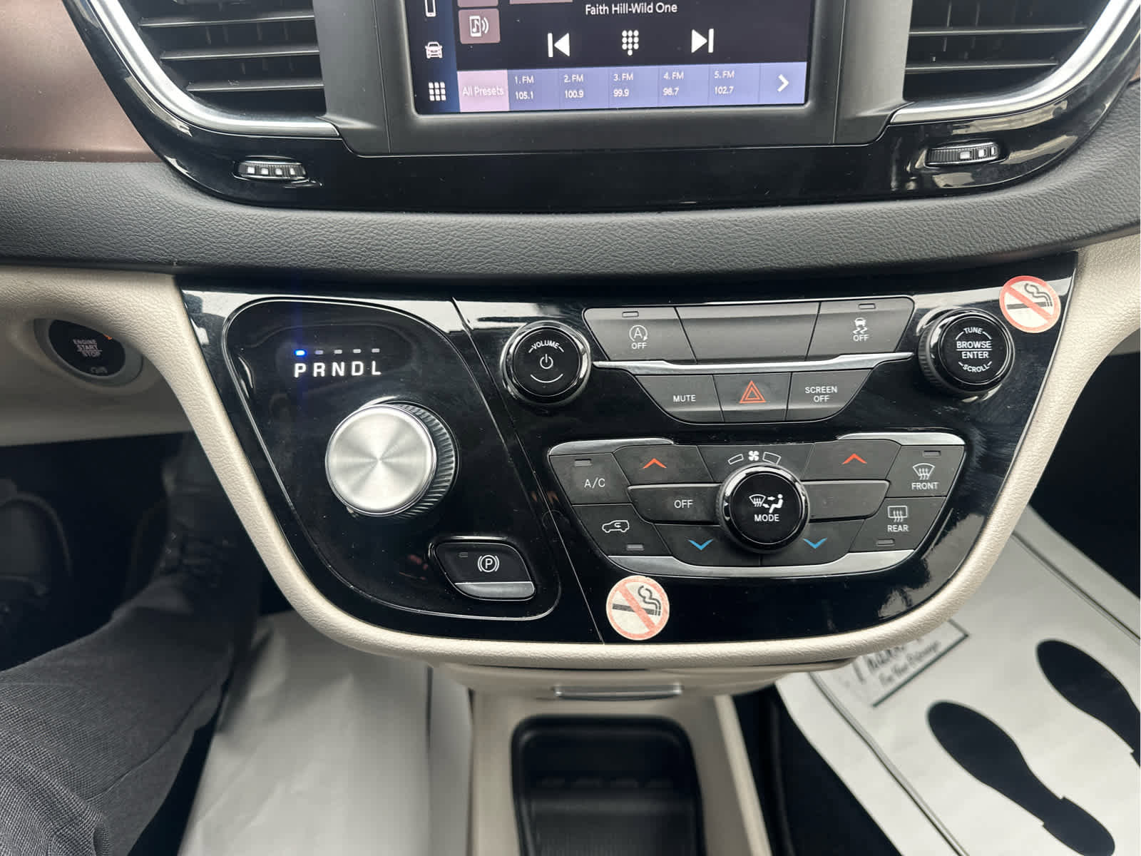 Used 2023 Chrysler Voyager LX image 30