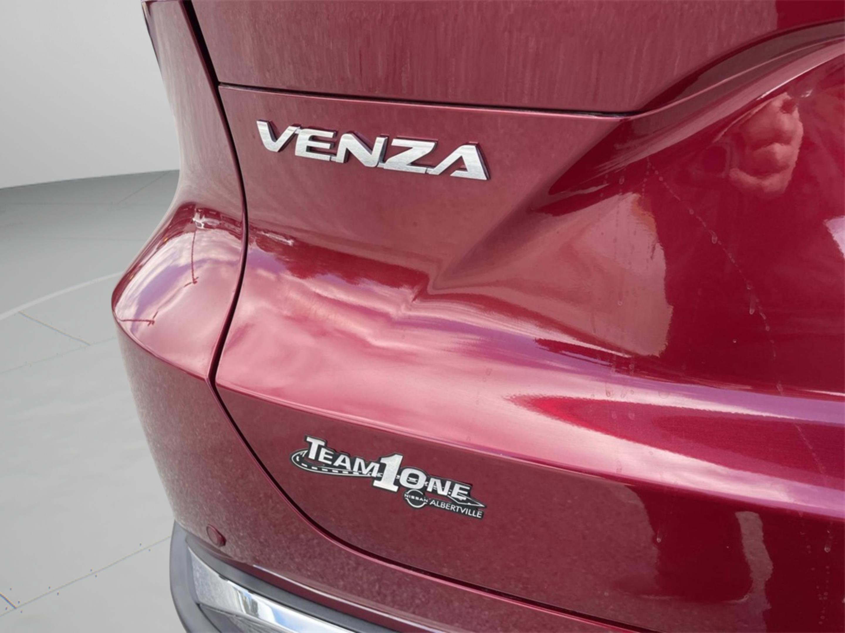 Used 2024 Toyota Venza Limited image 14