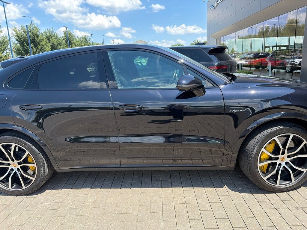 Used 2022 Porsche Cayenne Turbo S AWD/4WD image 4