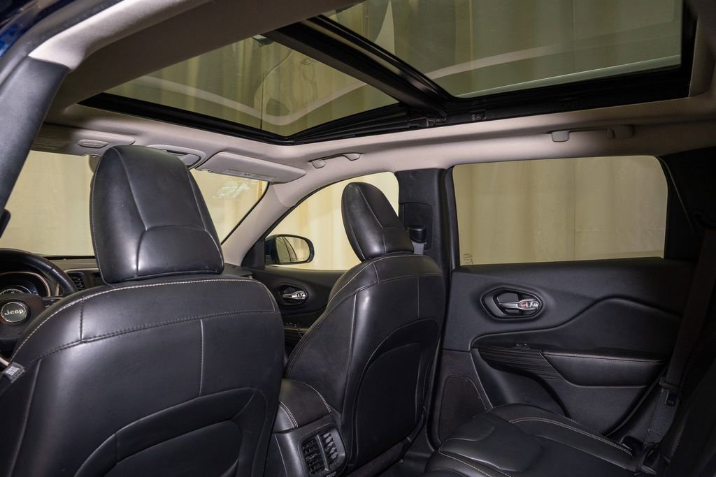 Used 2016 Jeep Cherokee Limited image 8