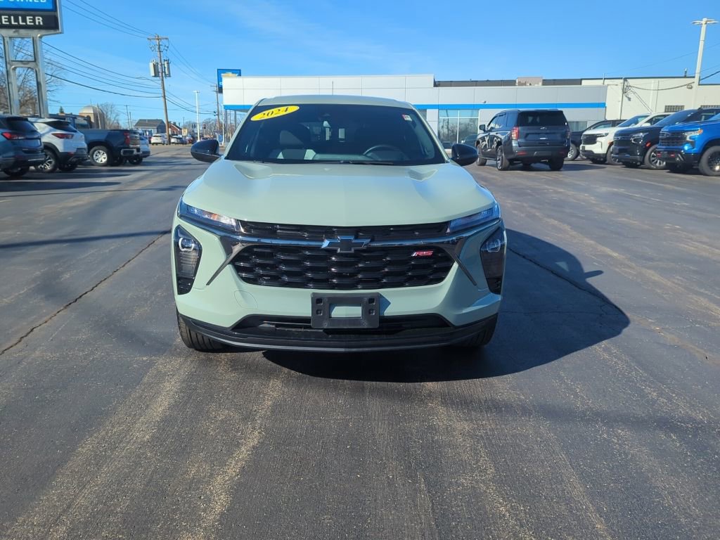 Certified 2024 Chevrolet Trax RS w/ Driver Confidence Package image 3