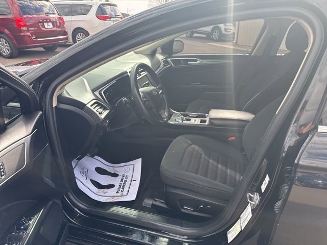 Used 2020 Ford Fusion SE image 10