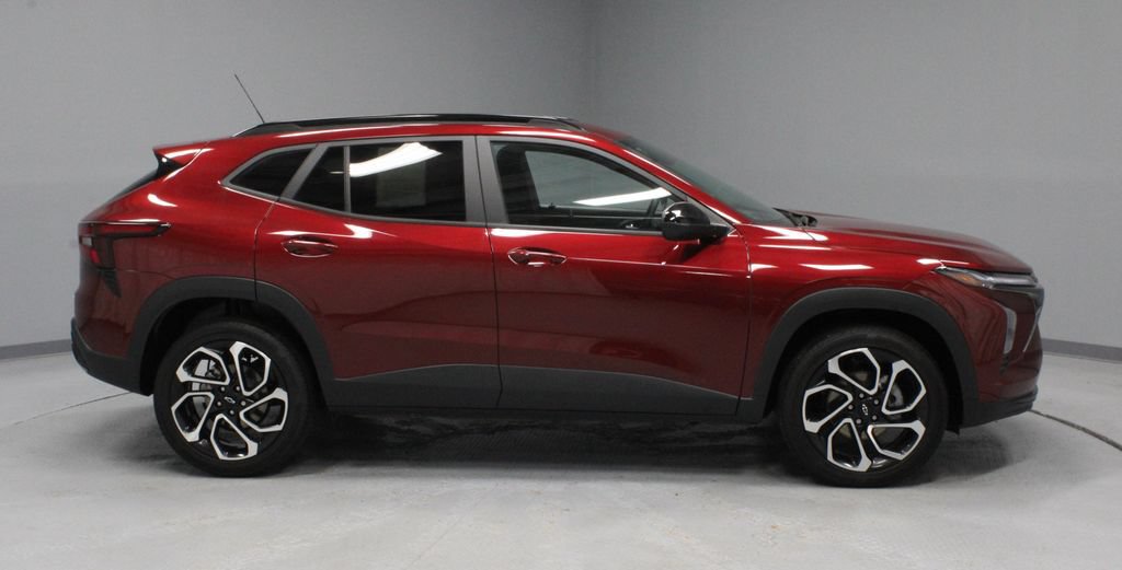 Used 2025 Chevrolet Trax RS w/ Driver Confidence Package FWD image 11
