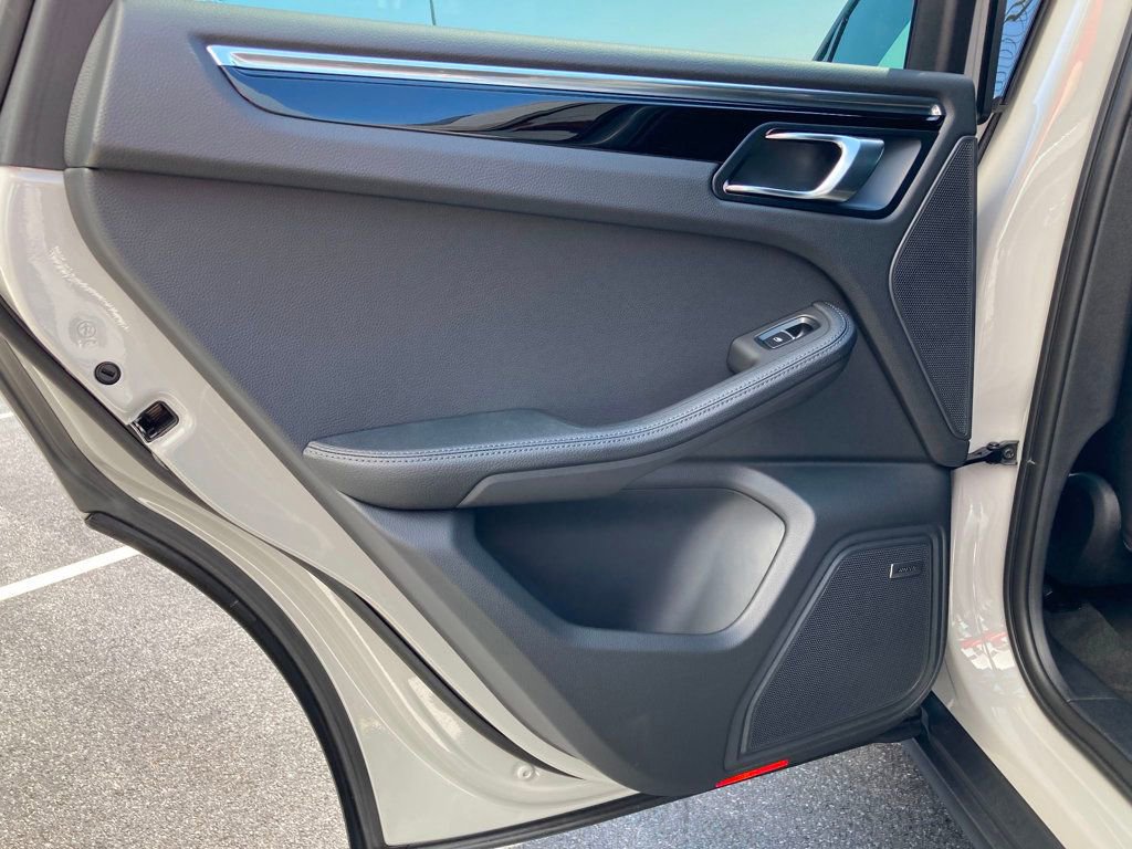 Certified 2025 Porsche Macan image 29