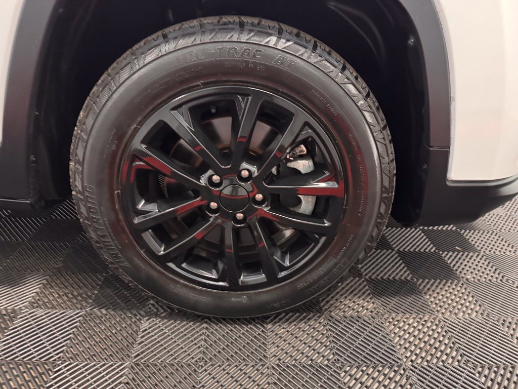 Used 2021 Jeep Cherokee Latitude Plus AWD/4WD image 17