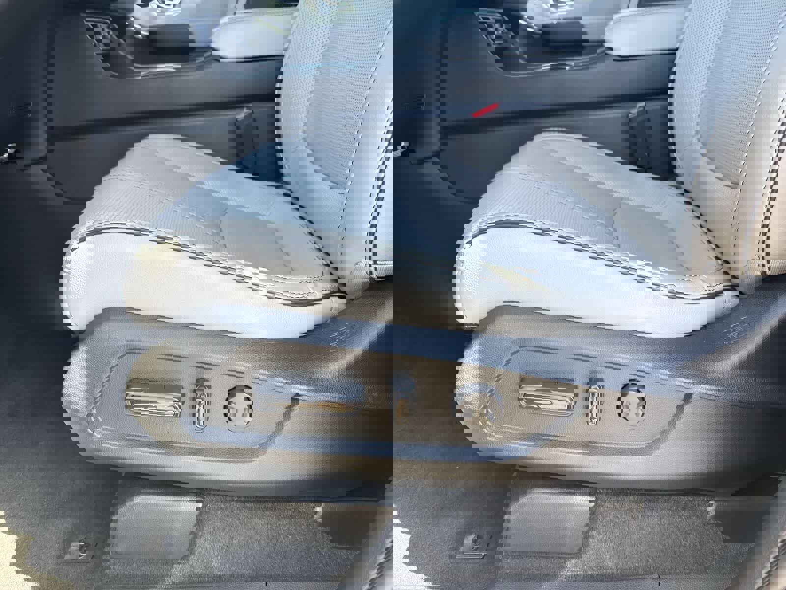 Used 2025 Honda Pilot Elite image 18