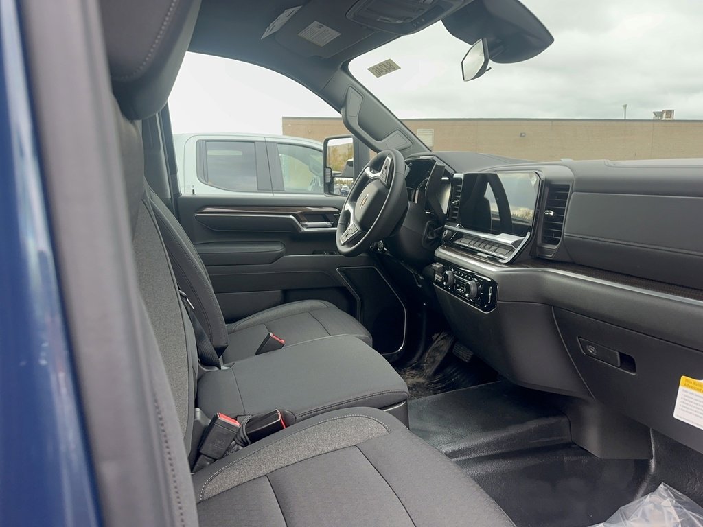 New 2026 Chevrolet Silverado 3500 LT image 9