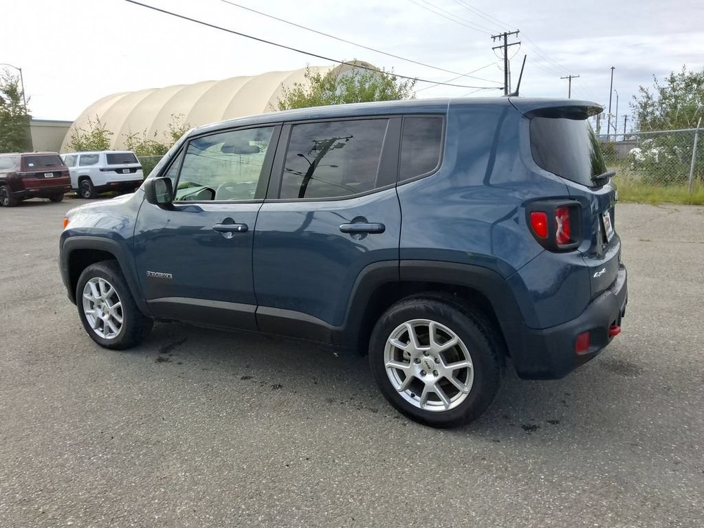 Used 2023 Jeep Renegade Latitude AWD/4WD image 6