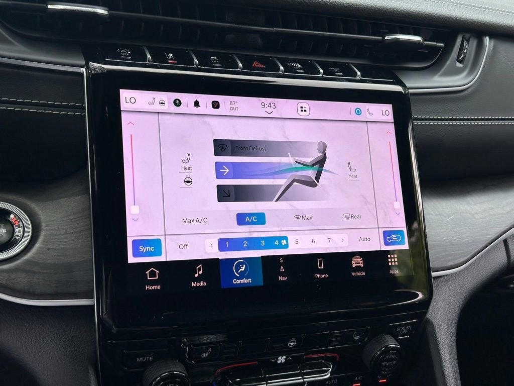 Certified 2024 Jeep Grand Cherokee Limited w/ Black Appearance Package image 23