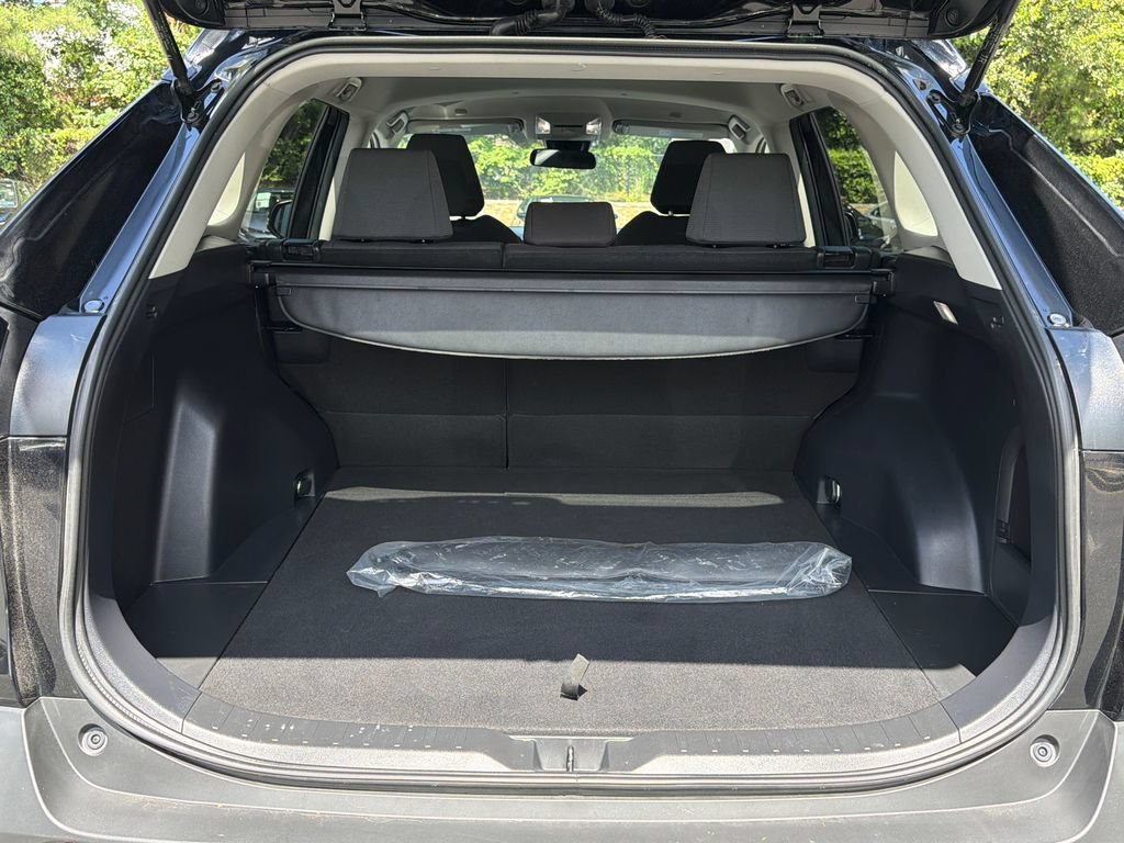 Used 2025 Toyota RAV4 XLE AWD/4WD image 6