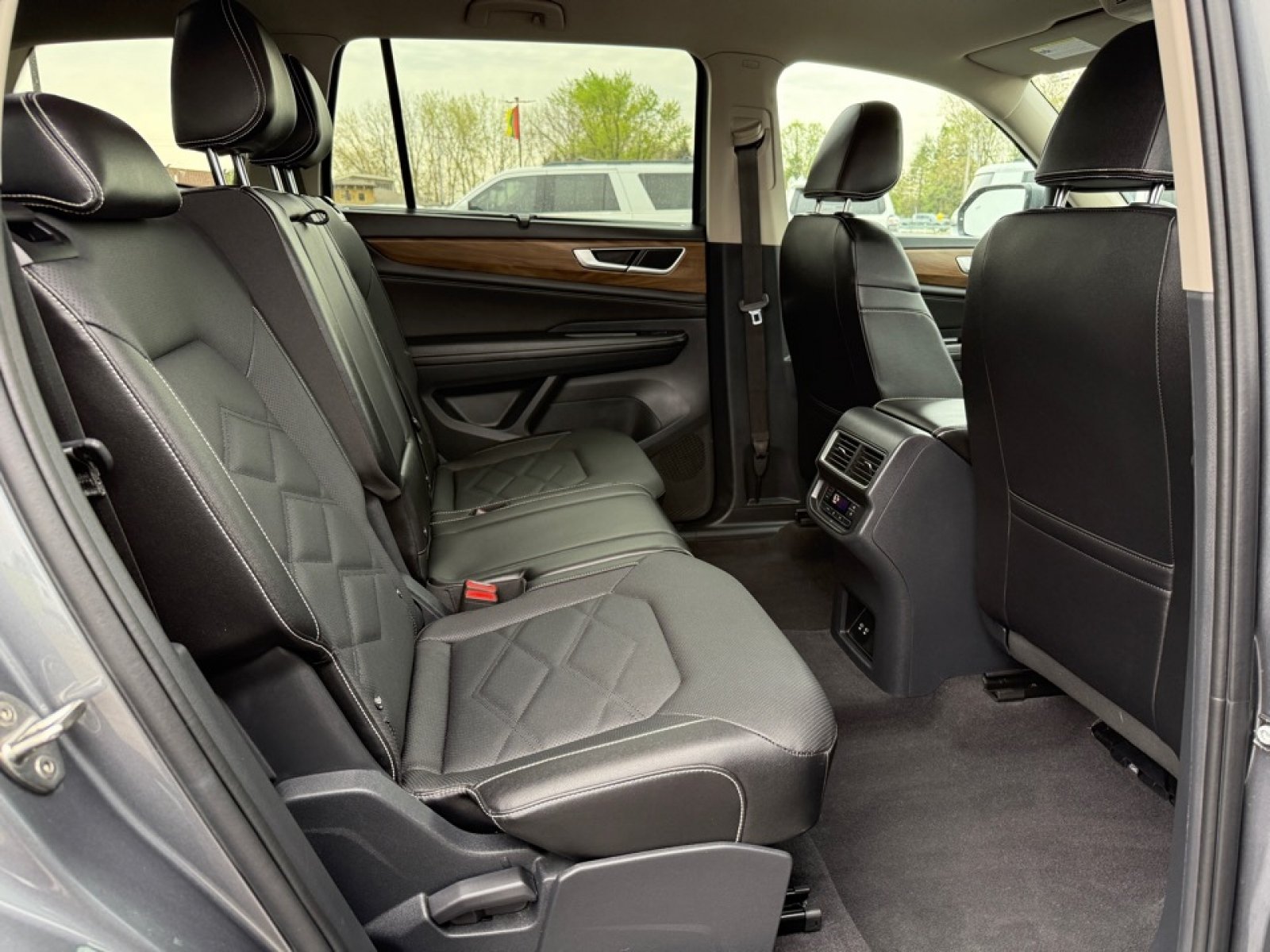Used 2025 Volkswagen Atlas SE AWD/4WD image 26