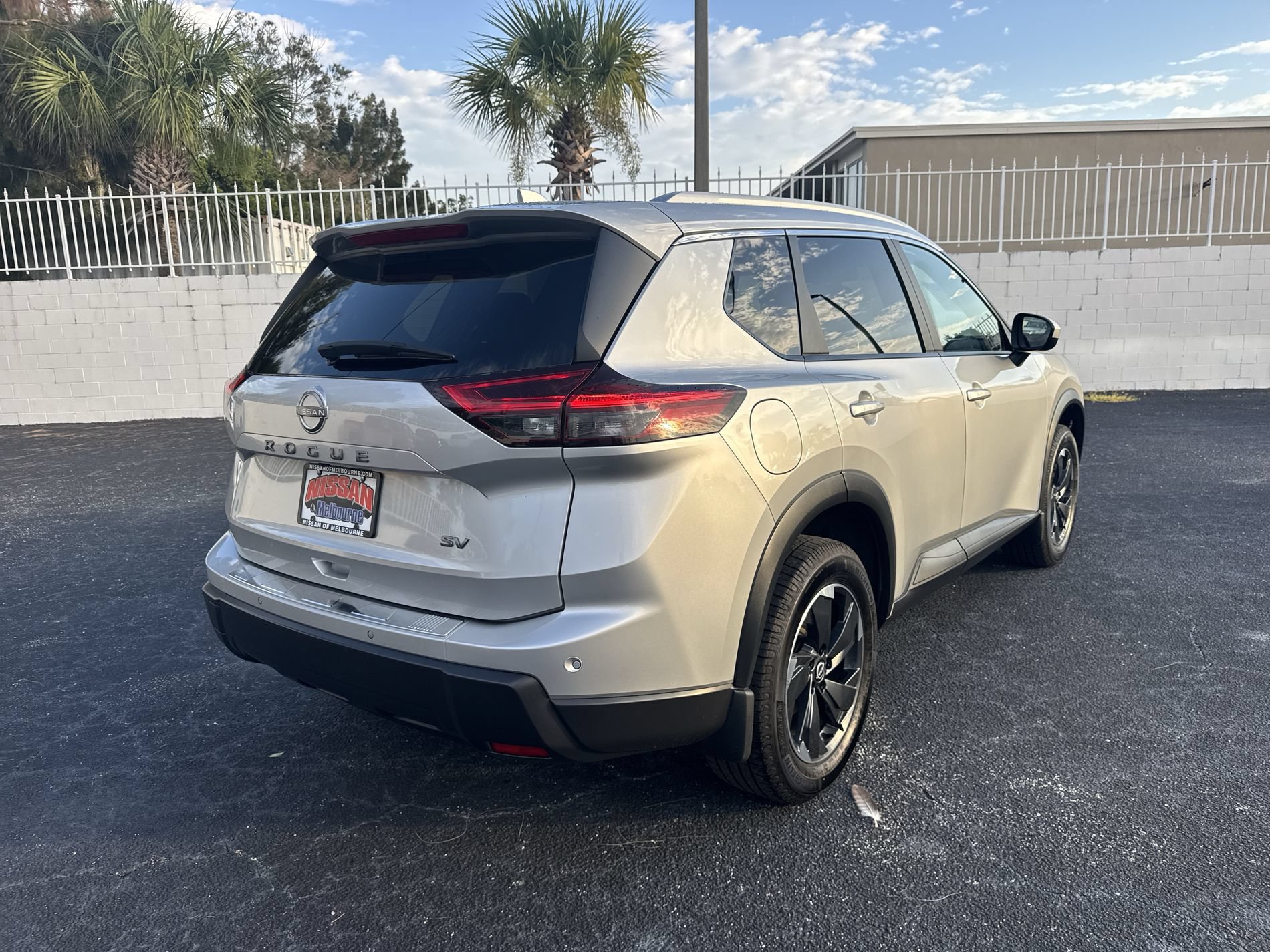 Used 2024 Nissan Rogue SV w/ SV Premium Package FWD image 4