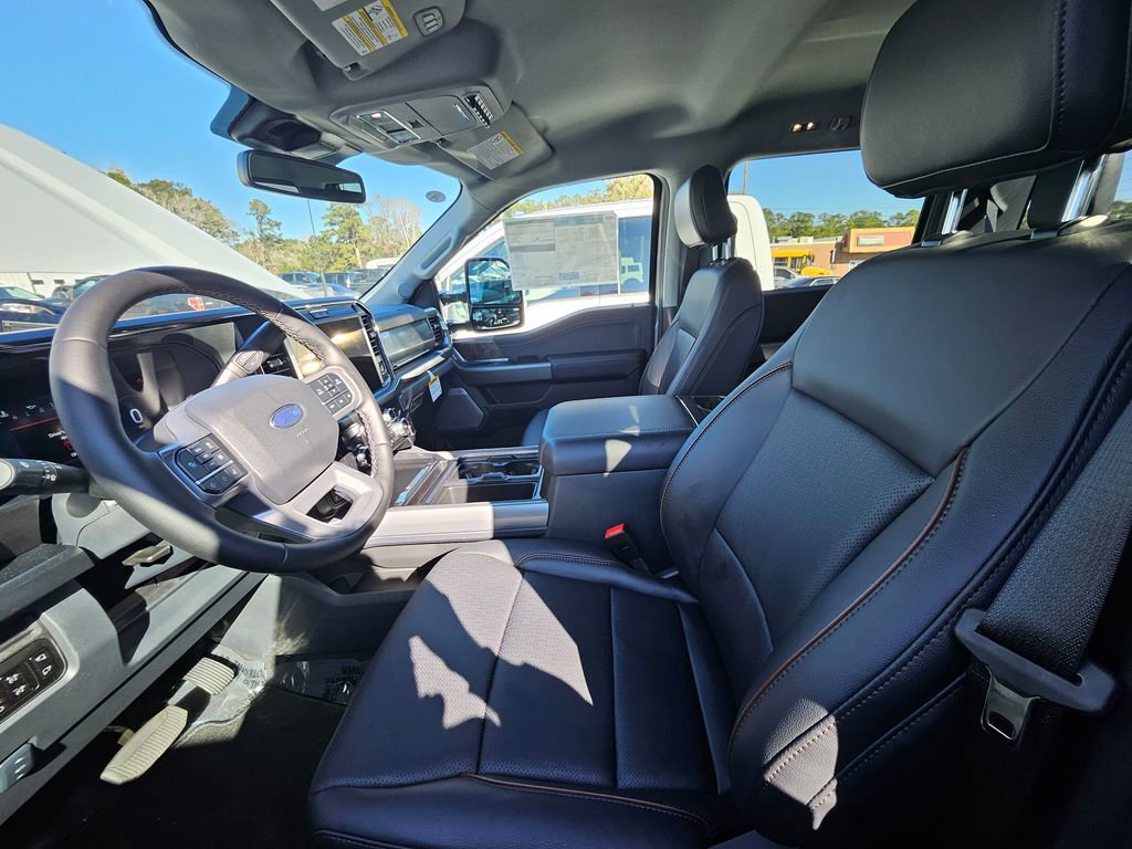 New 2026 Ford F250 Lariat w/ Black Appearance Package image 18