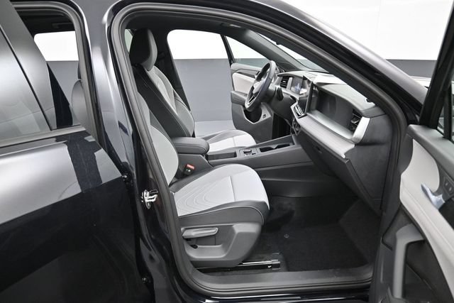 New 2026 Volkswagen Tiguan SE R-Line AWD/4WD image 14