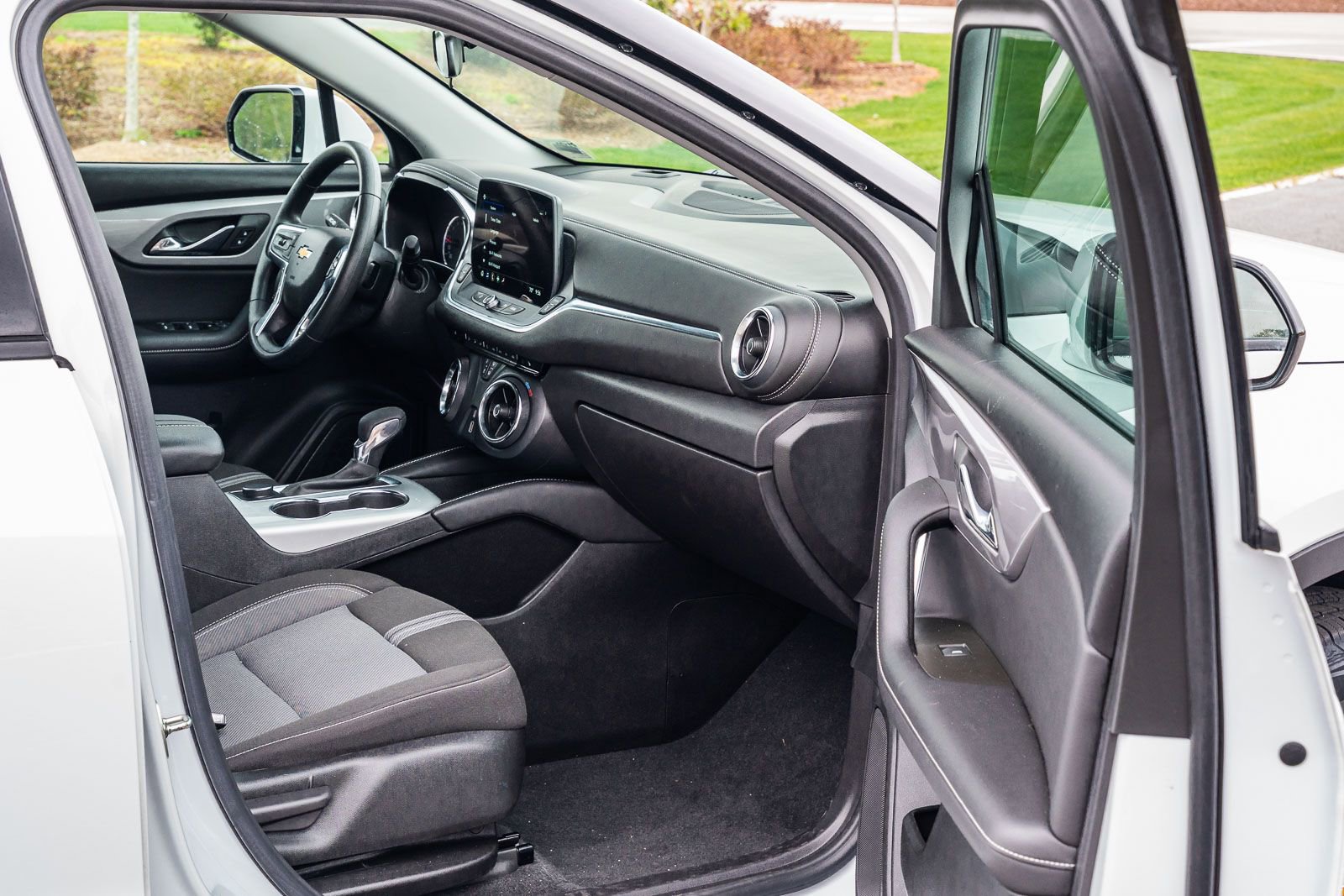 Used 2025 Chevrolet Blazer LT image 11