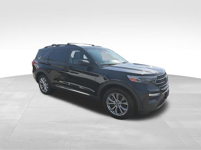 Used 2020 Ford Explorer XLT w/ Equipment Group 202A AWD/4WD image 3