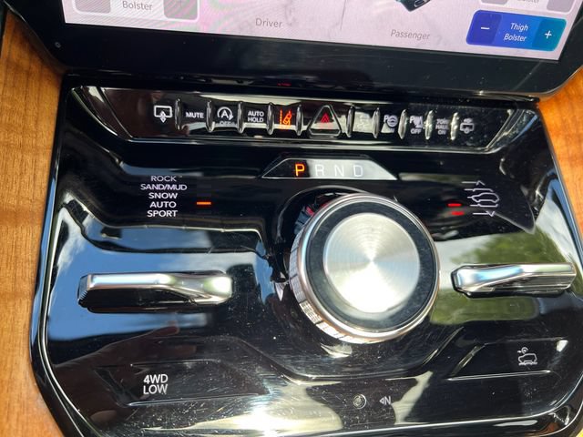 Used 2023 Jeep Grand Wagoneer Series III AWD/4WD image 22